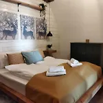 Boti Hill Natural アパート ティハニ
